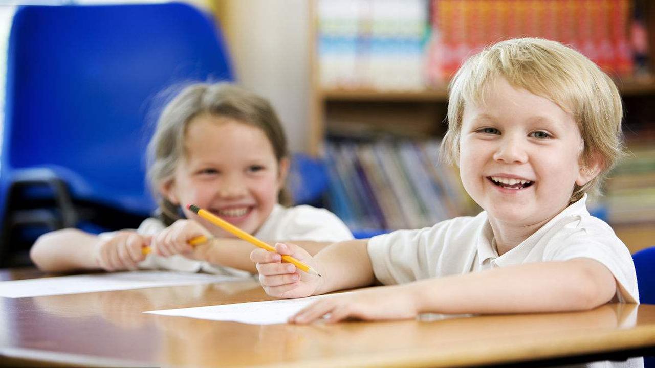 父母逼孩子学习,孩子就越不爱学,明白这两点,轻松让他爱上学习